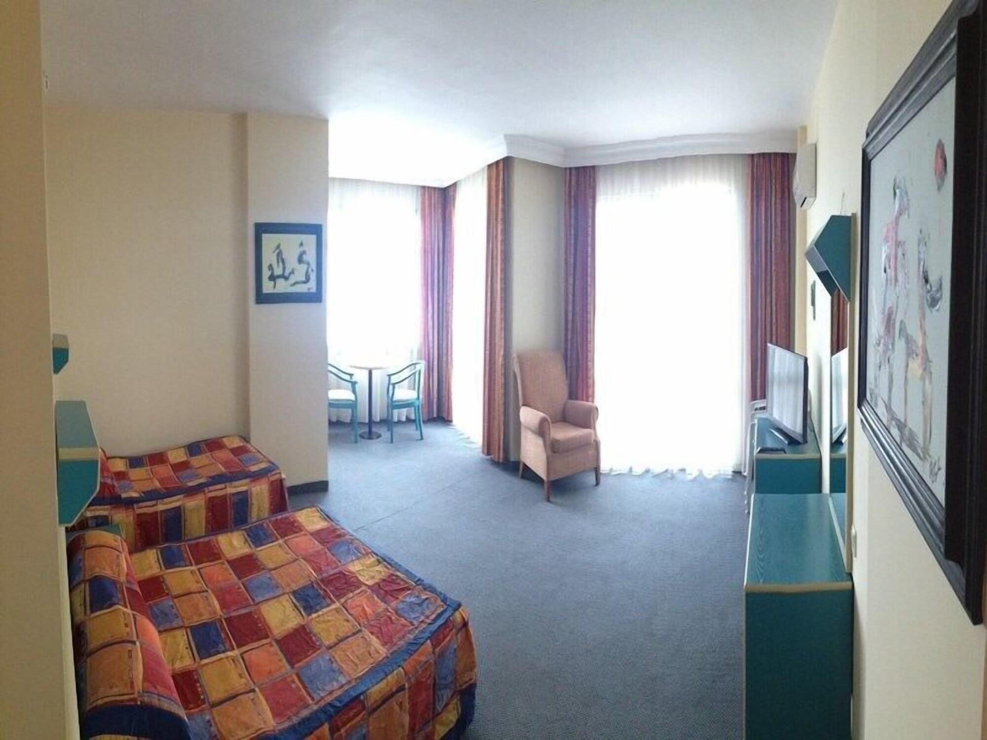 Merlin Beach Park Hotel Tosmur المظهر الخارجي الصورة
