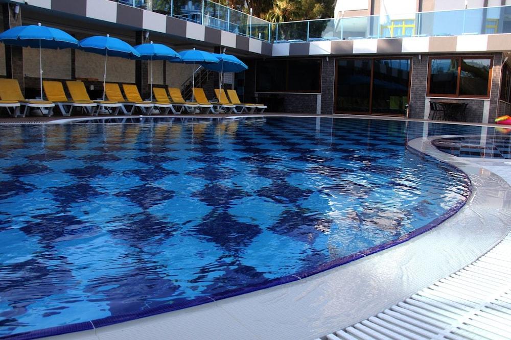 Merlin Beach Park Hotel Tosmur المظهر الخارجي الصورة